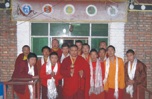 Hor shul Khenpo Gelek Palsang Rinpoche stands in the front row of a group portrait at a retreat center in Qinghai.