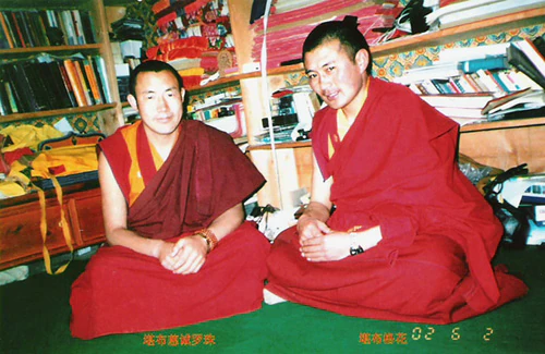 Hor shul Khenpo Gelek Palsang Rinpoche and Khenpo Tsultrim Lodrö sit together in monastic robes before bookshelves.